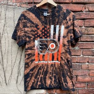 Upcycled bleached Philadelphia flyers t-shirt M